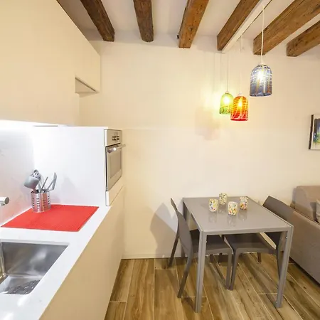 Primo Piano Venice, Castello Vicino Biennale Apartmán *